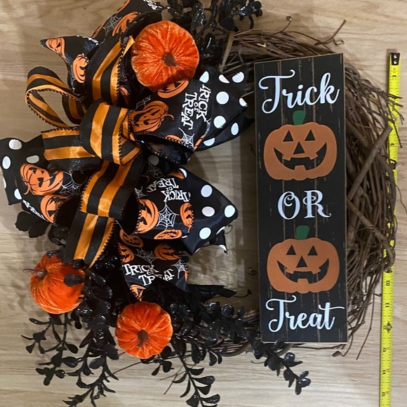 Halloween Trick or Treat Wreath with Orange Pumpkins - Picture 3 of 3